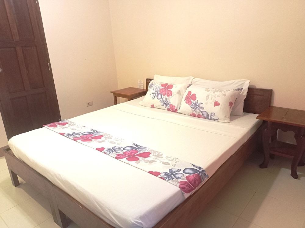 Ausan Beach Front Cottage and Restaurant