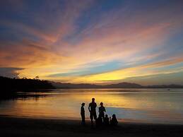 Ausan Beach Front Cottage and Restaurant
