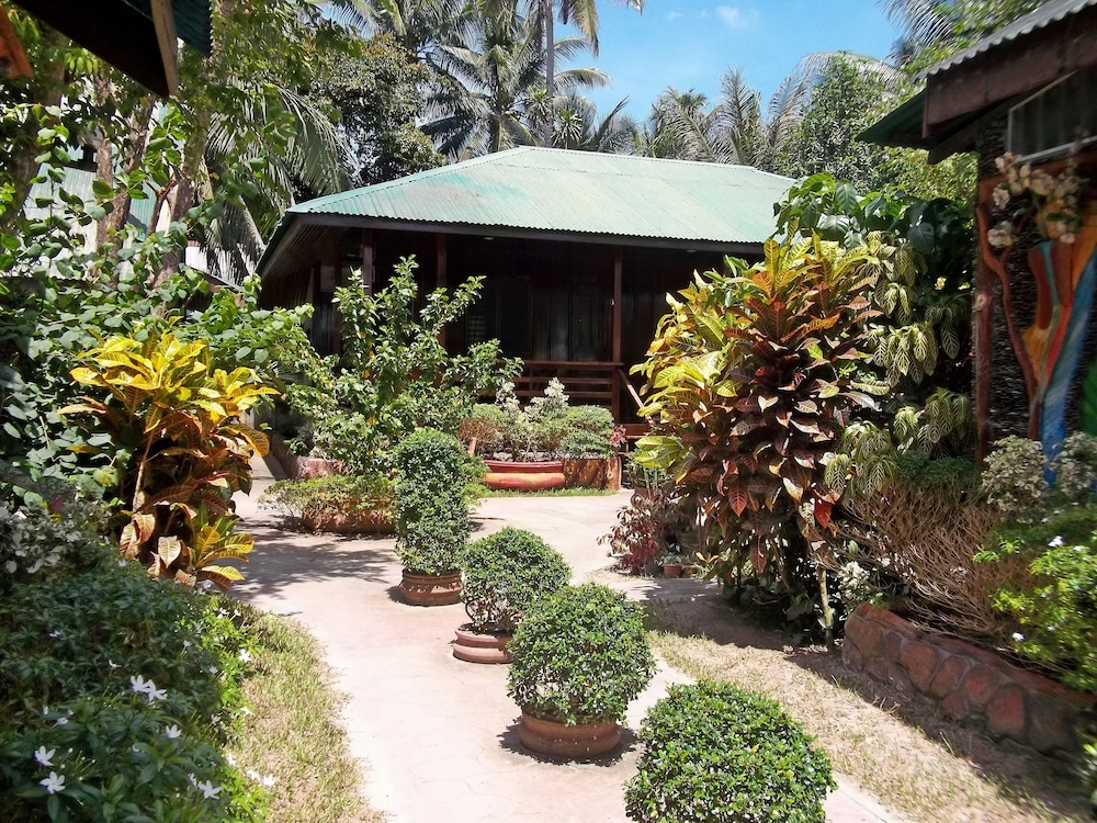 Ausan Beach Front Cottage and Restaurant