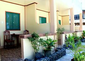 Ausan Beach Front Cottage and Restaurant
