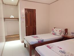 Ausan Beach Front Cottage and Restaurant
