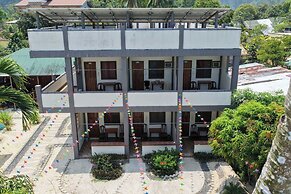 Ausan Beach Front Cottage and Restaurant