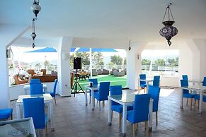 Hira Beach Hotel