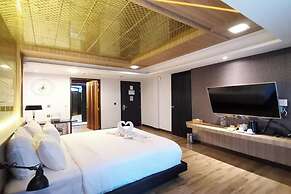 Holatel Hotel Phitsanulok