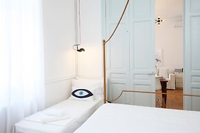 Live in Athens, Thiseio Historic House
