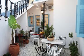 Live in Athens, Thiseio Historic House
