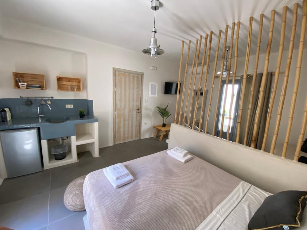 Ampelos Suites
