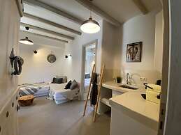 Ampelos Suites