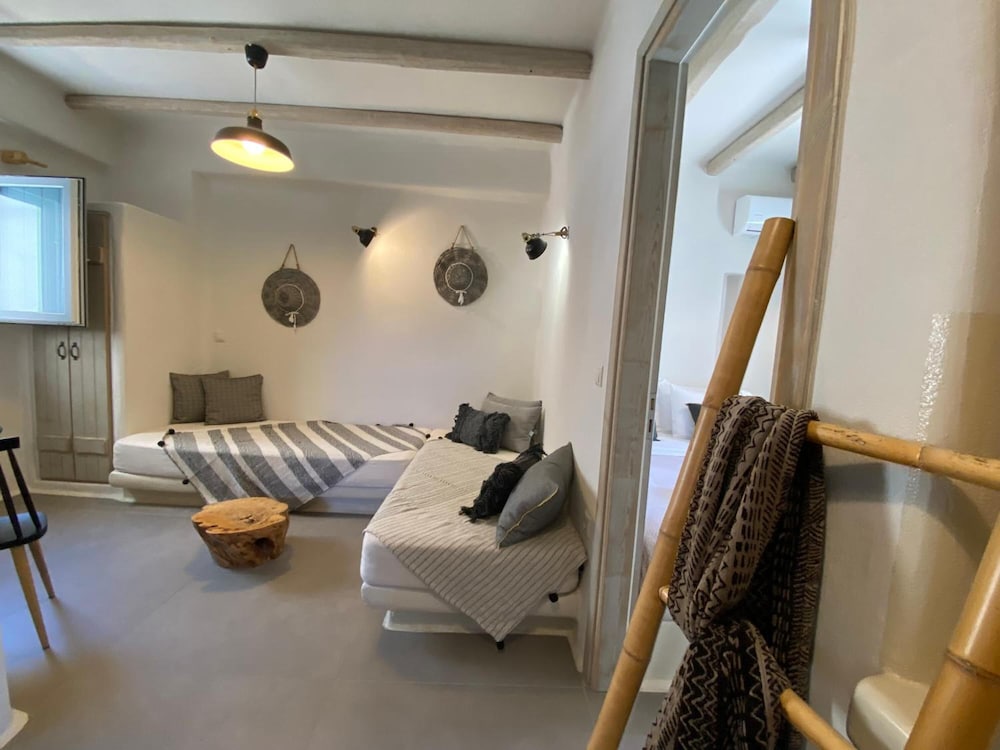 Ampelos Suites