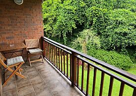 Birds of paradise B&B