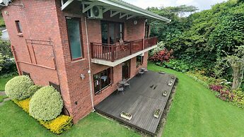 Birds of paradise B&B