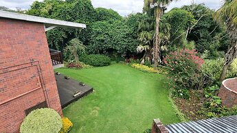 Birds of paradise B&B