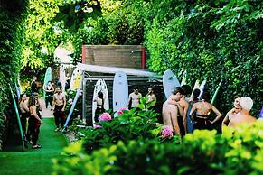 Latas Surf House