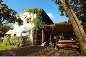Latas Surf House
