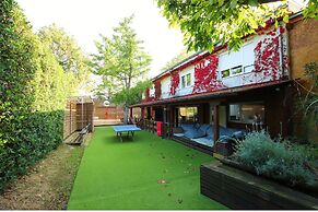 Latas Surf House