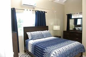 The Discovery Bay Lux Apartment