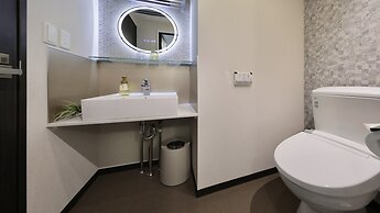 KUROMON Crystal Hotel