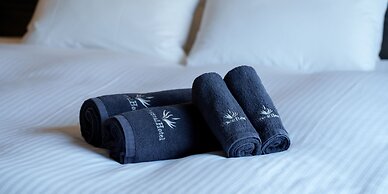 KUROMON Crystal Hotel
