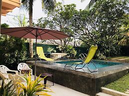 Sri Beach Bungalows and Villa