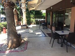 Helene Apart Hotel