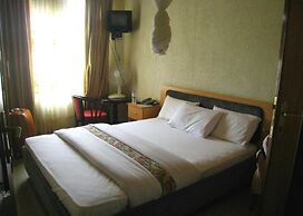 Step Town Hotel