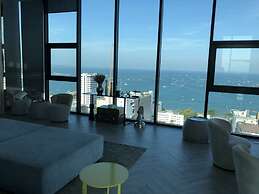 The Base Central Pattaya by Minsu