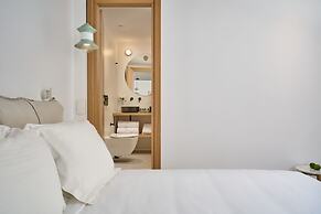 Adorno Beach Hotel & Suites