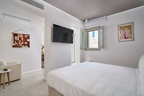 Adorno Beach Hotel & Suites