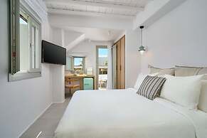 Adorno Beach Hotel & Suites