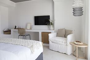 Adorno Beach Hotel & Suites