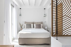 Adorno Beach Hotel & Suites
