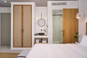 Adorno Beach Hotel & Suites
