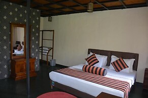 Hill Cool Hotel & Restaurant