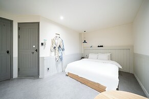 HOTEL YaJa West Gate