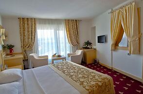 Lamos Hotel
