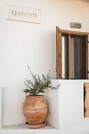 Theoxenia Suites & Apartments