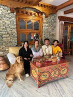 Three Jewels Boutique Hotel