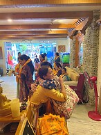 Three Jewels Boutique Hotel