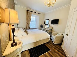 Ascot House Hotel