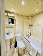 Ascot House Hotel