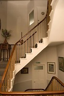 Ascot House Hotel