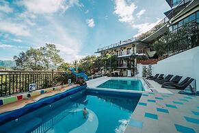 Skylodge Resort