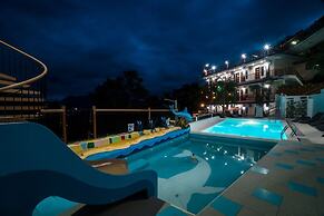 Skylodge Resort