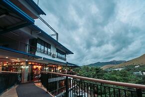 Skylodge Resort