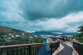 Skylodge Resort