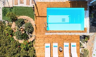 Cretan Lodge Private Heated Pool