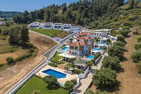 Villa D'Oro - Luxury Villas & Suites