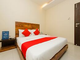 OYO 11747 Hotel Sai Comforts