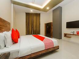 OYO 11747 Hotel Sai Comforts
