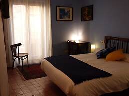 Cal Maginet Hotel